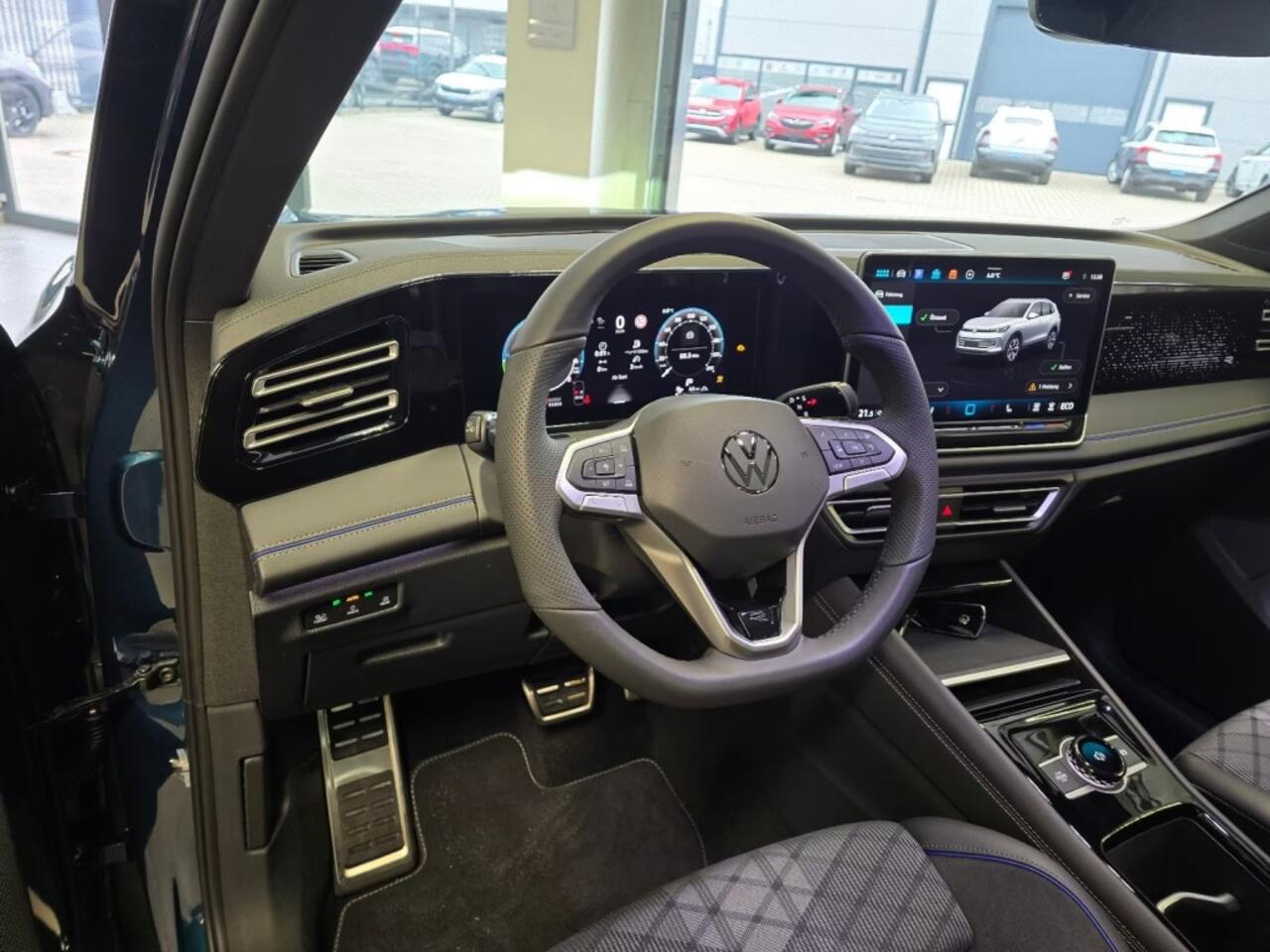 Volkswagen TIGUAN 1.5 TSI e-HYBRID 272 PK R-LINE PANO-DAK/TREKHAAK/HUD/E-KLEP