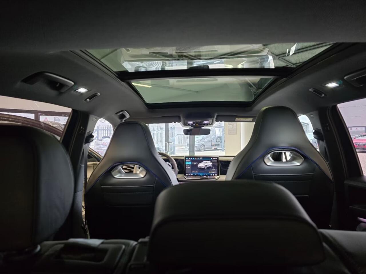 Volkswagen TIGUAN 1.5 TSI e-HYBRID 272 PK R-LINE PANO-DAK/TREKHAAK/HUD/E-KLEP