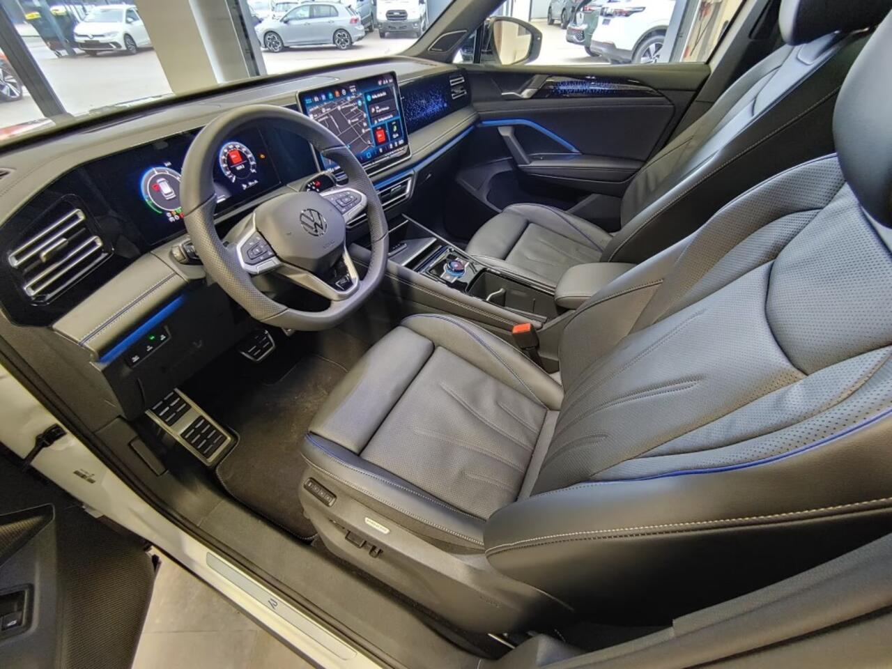 Volkswagen TIGUAN 1.5 TSI e-HYBRID 272 PK R-LINE PANO-DAK/CAMERA/TREKHAAK/HUD/LEDER/MEMORY