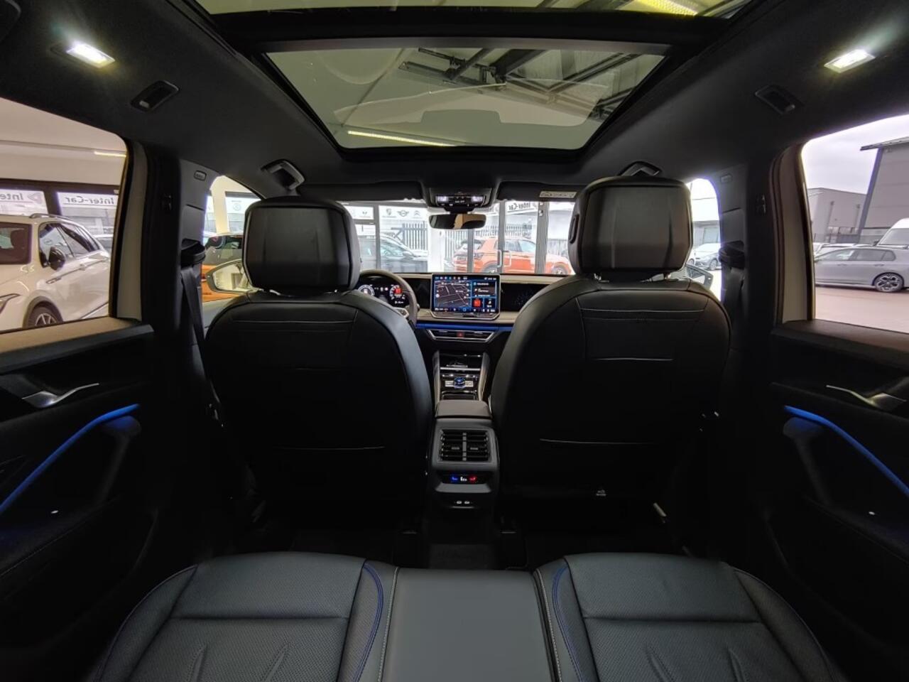 Volkswagen TIGUAN 1.5 TSI e-HYBRID 272 PK R-LINE PANO-DAK/CAMERA/TREKHAAK/HUD/LEDER/MEMORY