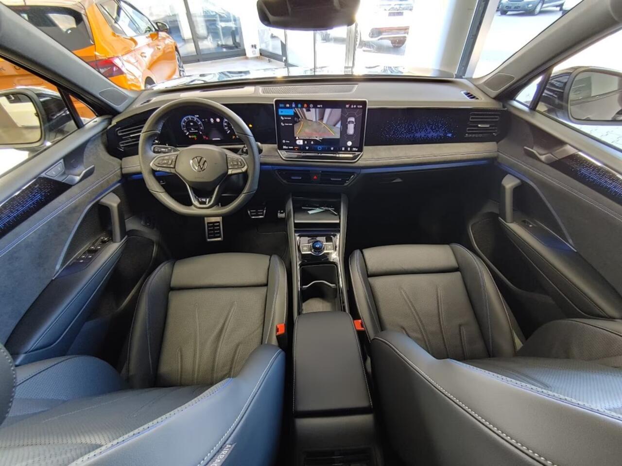 Volkswagen TIGUAN 1.5 eTSI R-LINE LEDER/PANO-DAK/TREKHAAK/CAMERA/ACC