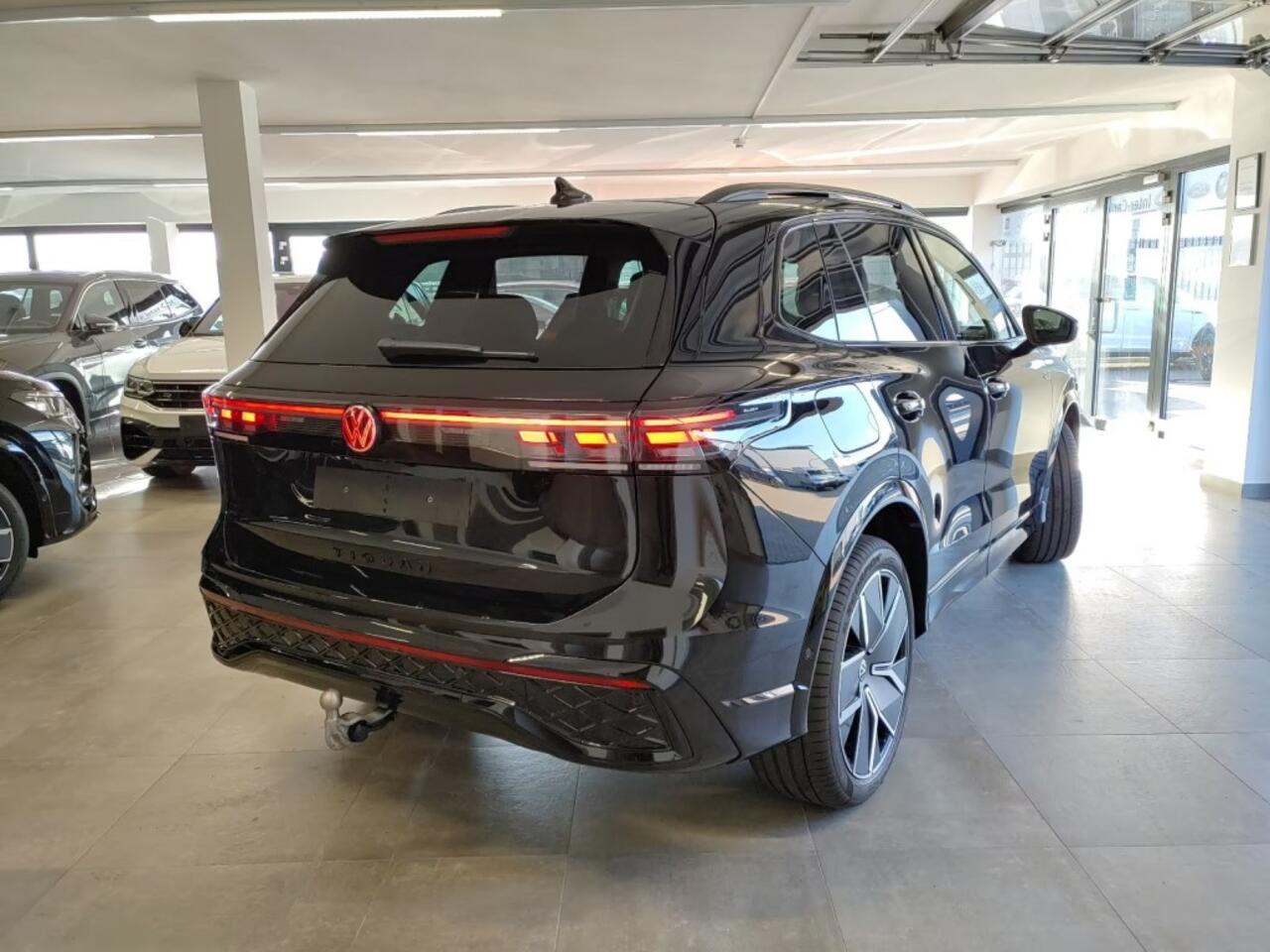 Volkswagen TIGUAN 1.5 eTSI R-LINE LEDER/PANO-DAK/TREKHAAK/CAMERA/ACC