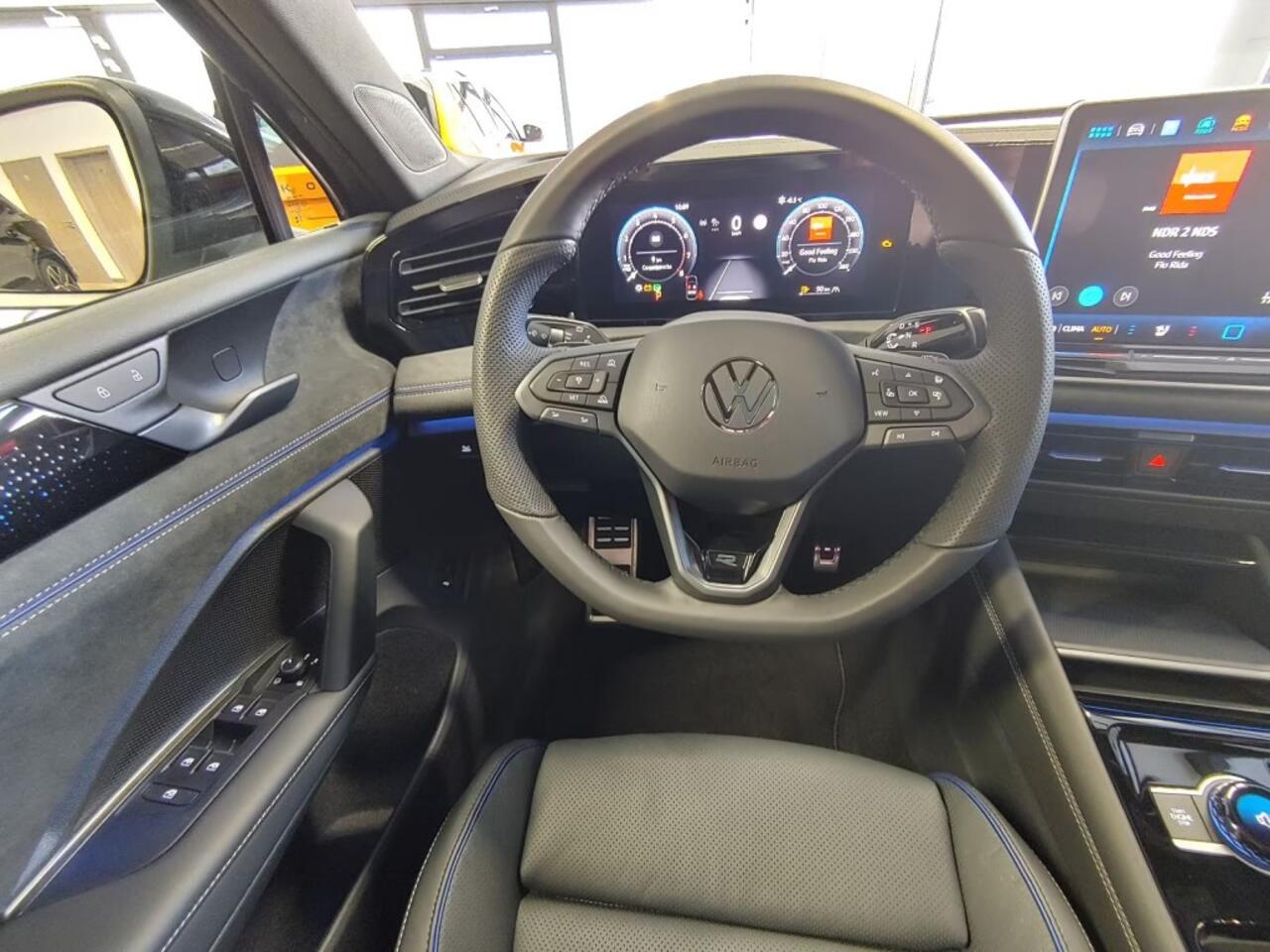 Volkswagen TIGUAN 1.5eTSI R-LINE LEDER/PANO-DAK/TREKHAAK/HUD/ACC/CAMERA