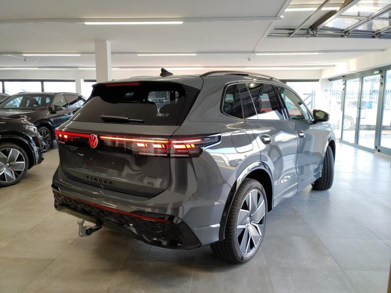 Volkswagen TIGUAN 1.5eTSI R-LINE LEDER/PANO-DAK/TREKHAAK/HUD/ACC/CAMERA