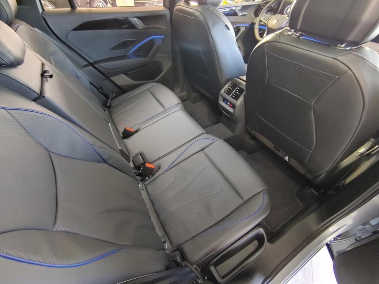 Volkswagen TIGUAN 1.5 eTSI R-LINE LEDER/PANO-DAK/TREKHAAK/CAMERA/HUD/ACC