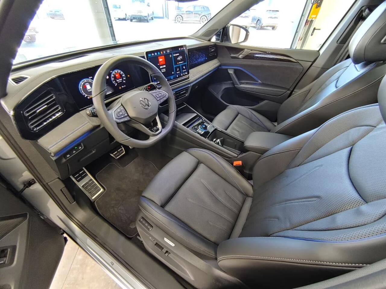 Volkswagen TIGUAN 1.5 eTSI R-LINE LEDER/PANO-DAK/TREKHAAK/CAMERA/HUD/ACC