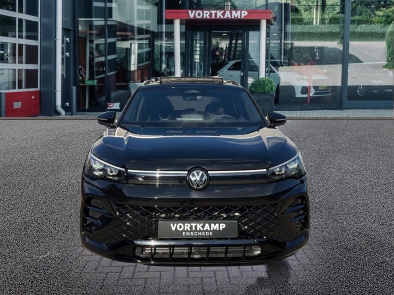 Volkswagen TIGUAN 1.5 eTSI R-LINE PANO-DAK/TREKHAAK/CAMERA/HUD/E-KLEP