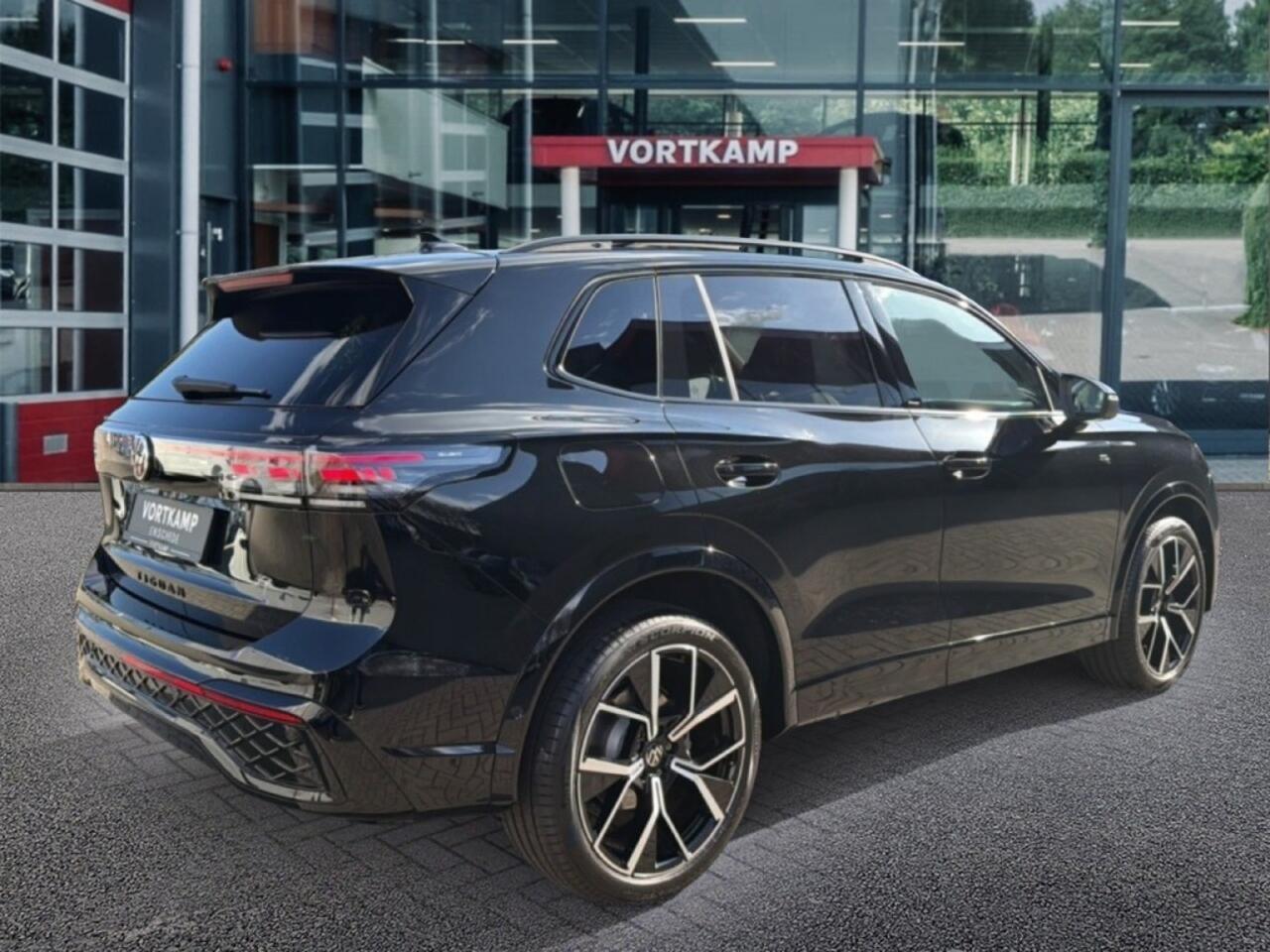 Volkswagen TIGUAN 1.5 eTSI R-LINE PANO-DAK/TREKHAAK/CAMERA/HUD/E-KLEP