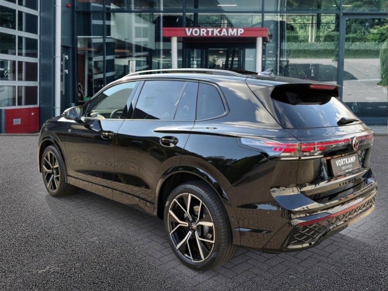 Volkswagen TIGUAN 1.5 eTSI R-LINE PANO-DAK/TREKHAAK/CAMERA/HUD/E-KLEP