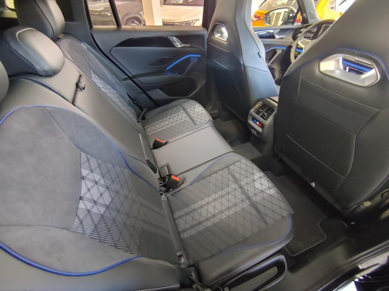 Volkswagen TIGUAN 2.0 TDI R-LINE PANO-DAK/TREKHAAK/CAMERA/ACC/HUD