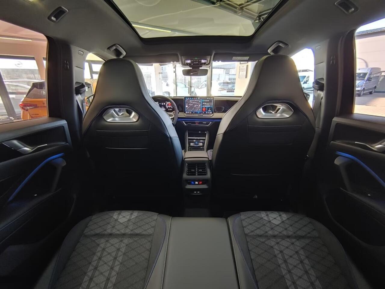 Volkswagen TIGUAN 2.0 TDI R-LINE PANO-DAK/TREKHAAK/CAMERA/ACC/HUD