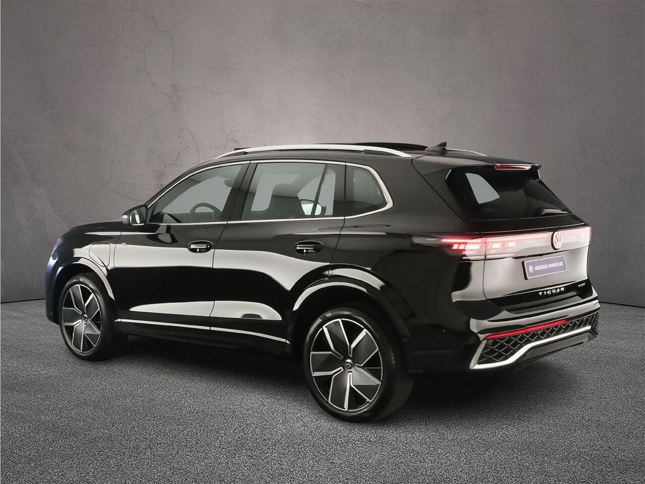 Volkswagen TIGUAN R-Line Edition 1.5 TSI eHybrid 272pk DSG Automaat Trekhaak, Panoramadak, Adaptive cruise control, Eletktrische achterklep, LED koplampen
