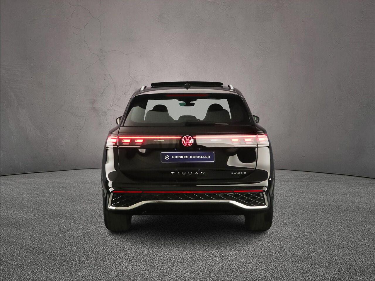 Volkswagen TIGUAN R-Line Edition 1.5 TSI eHybrid 272pk DSG Automaat Trekhaak, Panoramadak, Adaptive cruise control, Eletktrische achterklep, LED koplampen