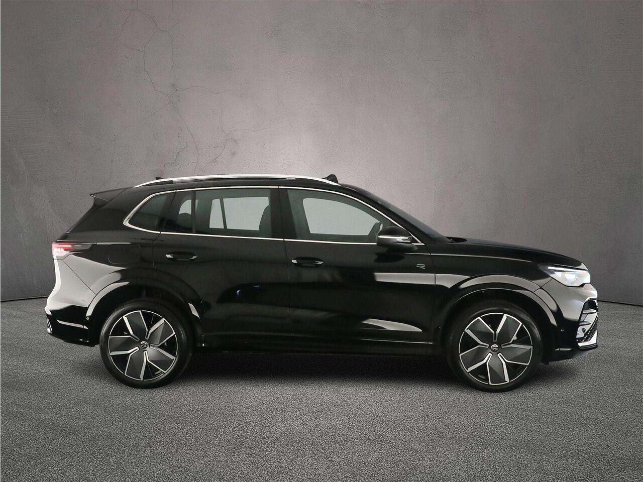 Volkswagen TIGUAN R-Line Edition 1.5 TSI eHybrid 272pk DSG Automaat Trekhaak, Panoramadak, Adaptive cruise control, Eletktrische achterklep, LED koplampen
