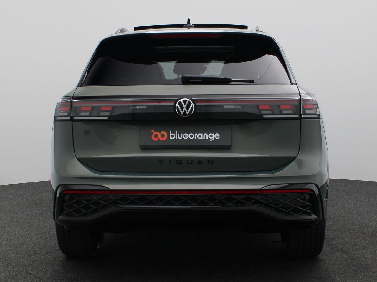 Volkswagen TIGUAN 1.5 eHybrid R-Line Edition 272PK DSG Pano-Schuifdak, Black Style, Trekhaak, 20" LM Velgen, Head-Up Display, Matrix LED-Verlichting, 360gr. Camera, Navi, Elektr. Achterklep