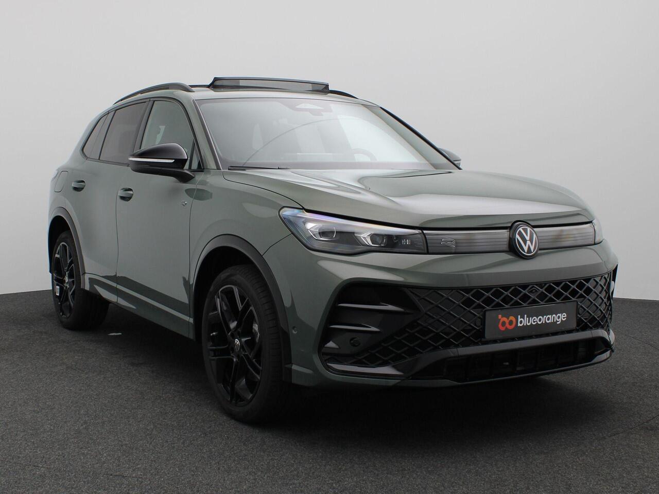 Volkswagen TIGUAN 1.5 eHybrid R-Line Edition 272PK DSG Pano-Schuifdak, Black Style, Trekhaak, 20" LM Velgen, Head-Up Display, Matrix LED-Verlichting, 360gr. Camera, Navi, Elektr. Achterklep