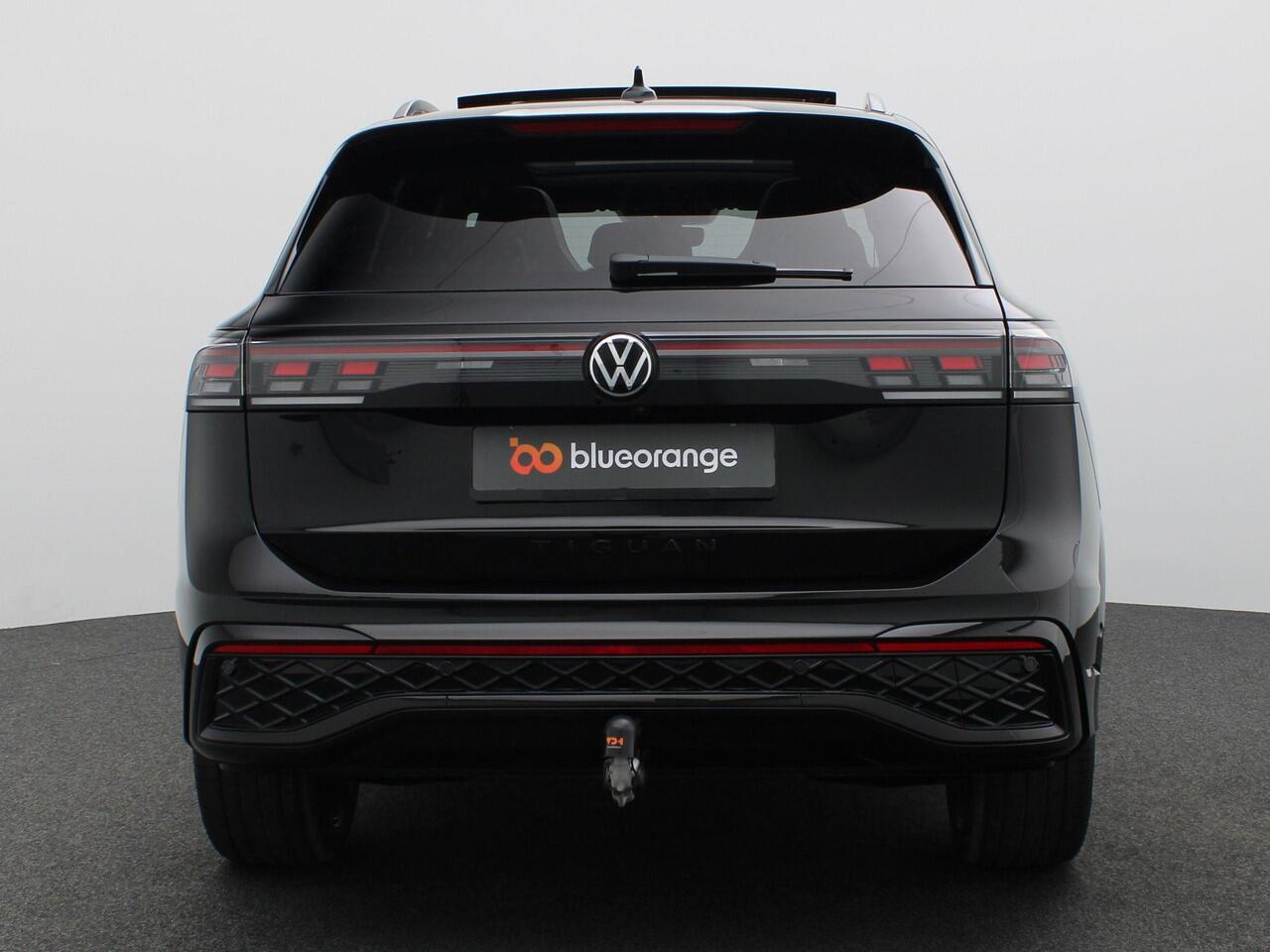 Volkswagen TIGUAN 1.5 eHybrid R-Line Edition 272PK DSG Pano-Schuifdak, Black Style, Trekhaak, 20" LM Velgen, Head-Up Display, Matrix LED-Verlichting, 360gr. Camera, Harman Kardon, Navi, Elektr. Achterklep