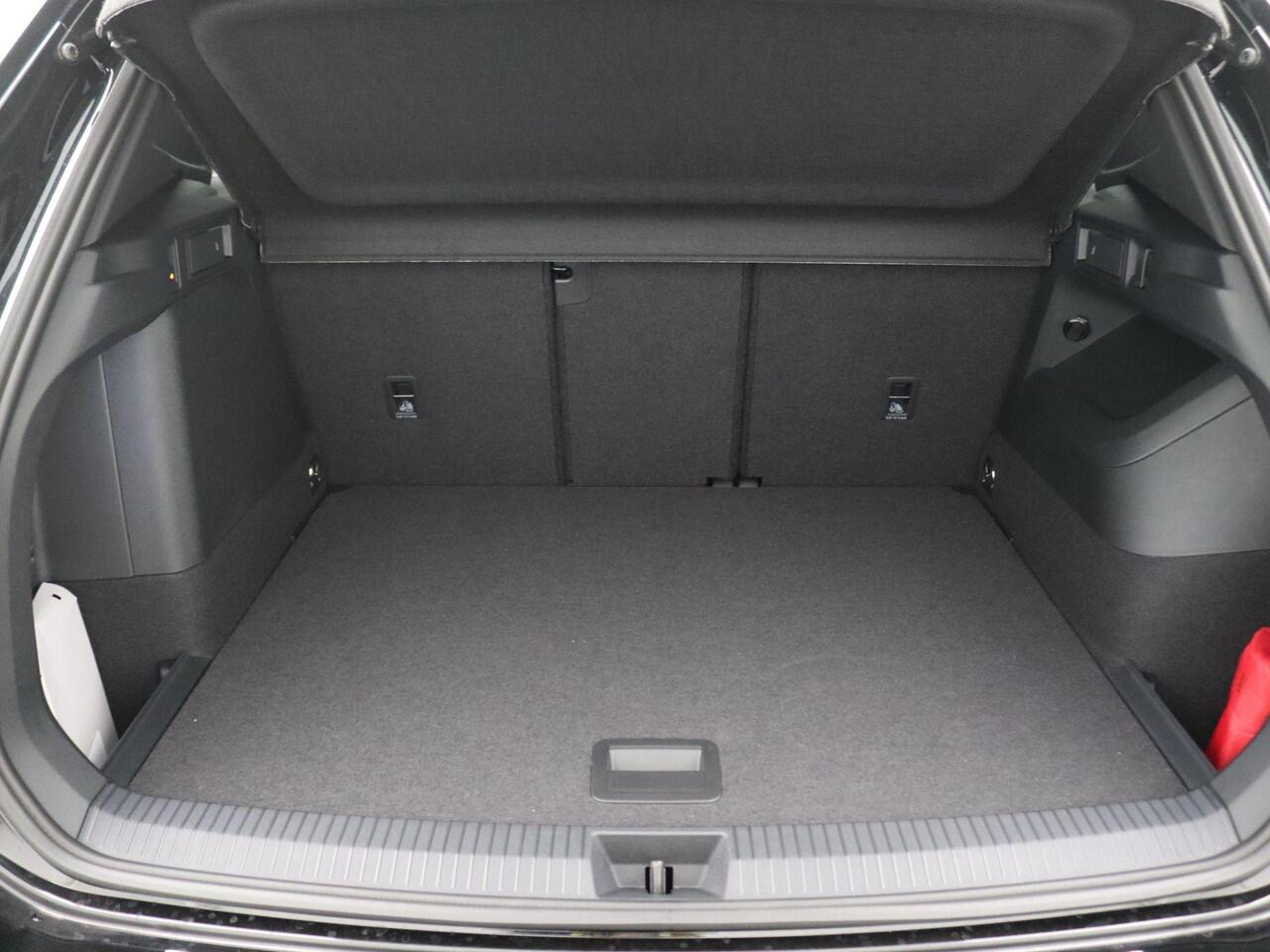 Volkswagen TIGUAN 1.5 eHybrid R-Line Edition 272PK DSG Pano-Schuifdak, Black Style, Trekhaak, 20" LM Velgen, Head-Up Display, Matrix LED-Verlichting, 360gr. Camera, Harman Kardon, Navi, Elektr. Achterklep