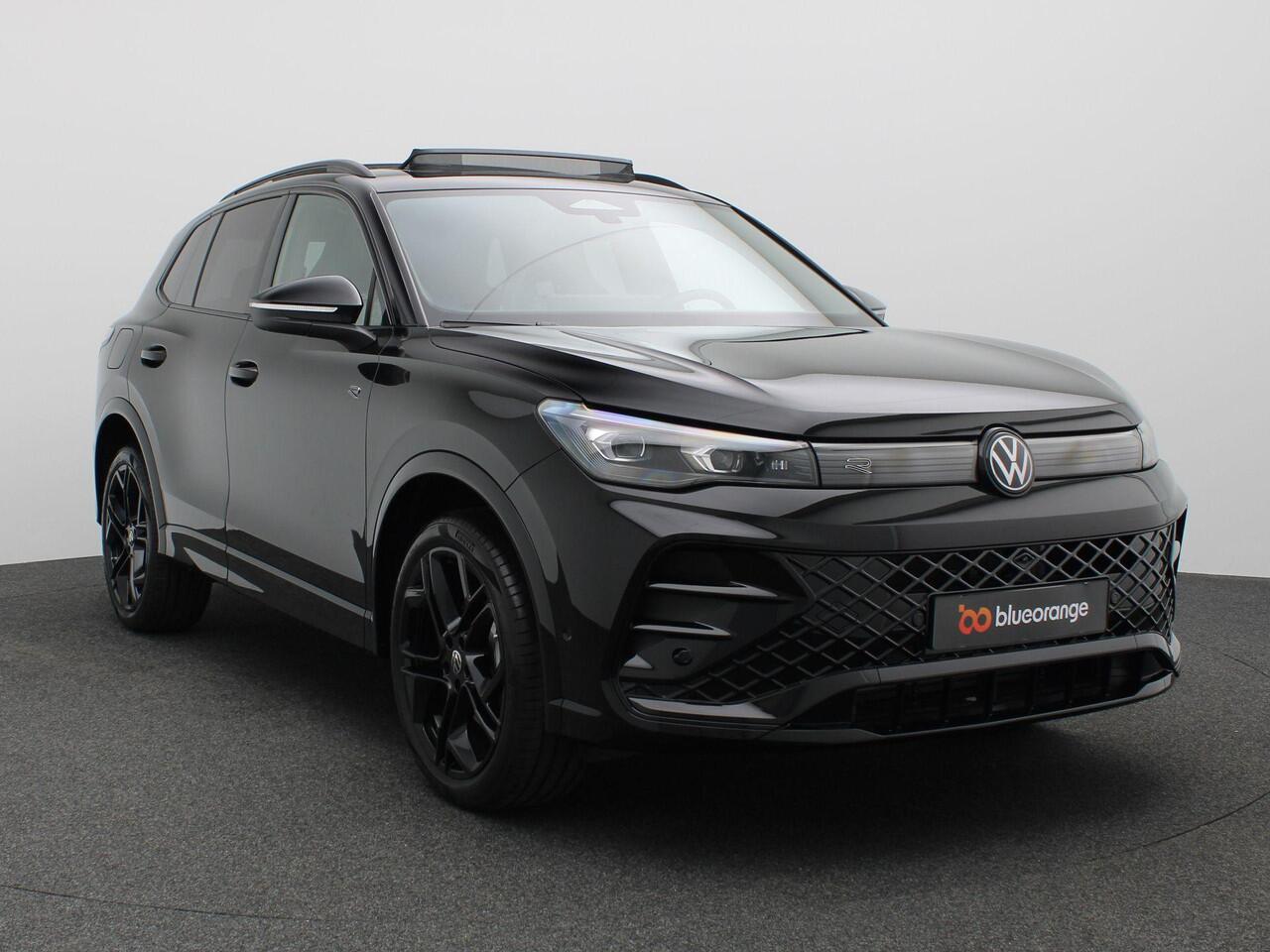 Volkswagen TIGUAN 1.5 eHybrid R-Line Edition 272PK DSG Pano-Schuifdak, Black Style, Trekhaak, 20" LM Velgen, Head-Up Display, Matrix LED-Verlichting, 360gr. Camera, Navi, Elektr. Achterklep