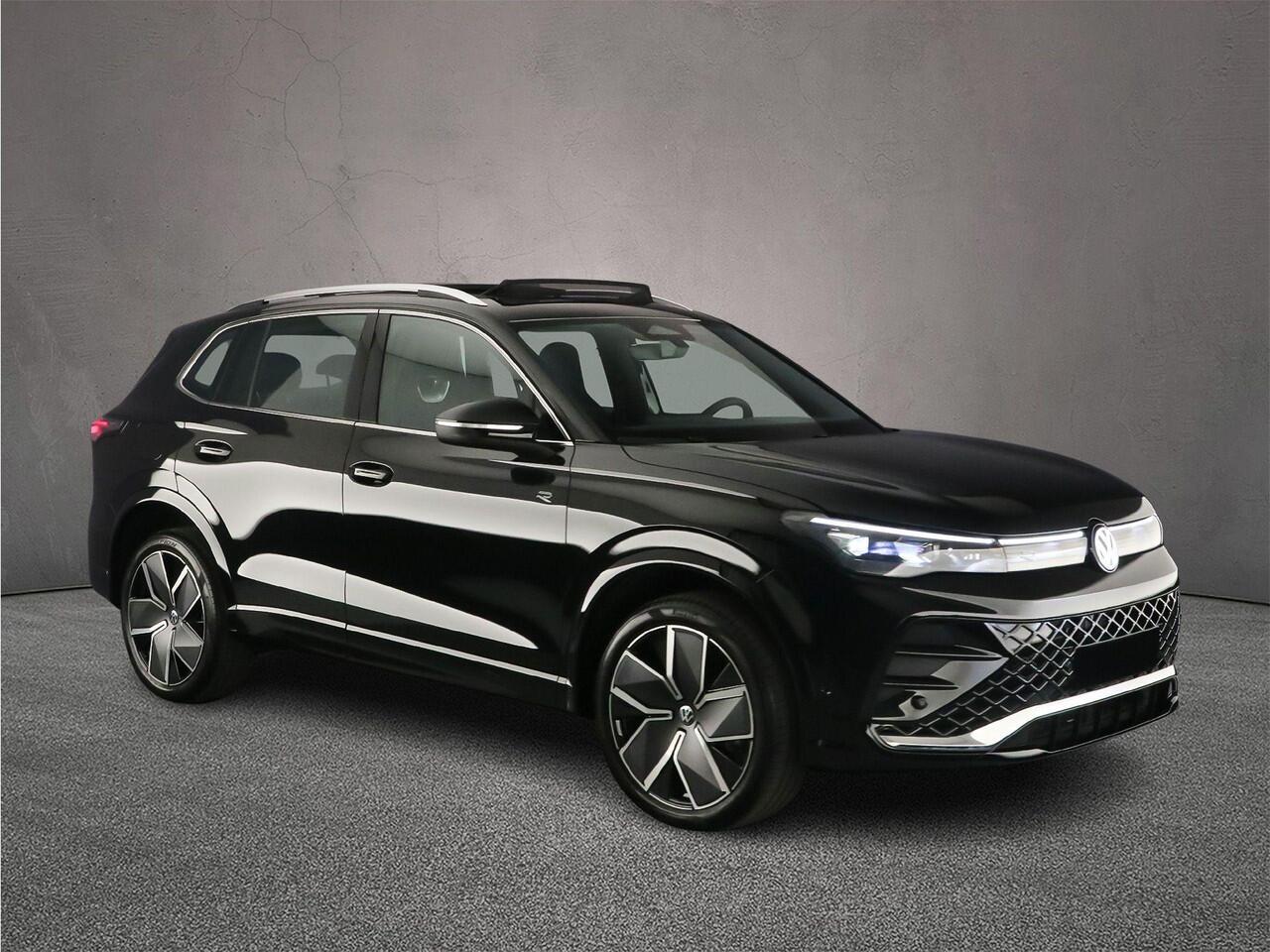 Volkswagen TIGUAN R-Line Edition 1.5 TSI eHybrid 272pk DSG Automaat Trekhaak, Panoaramadak, Adaptive cruise control, Achteruitrijcamera, LED koplampen, Elektrische achterklep