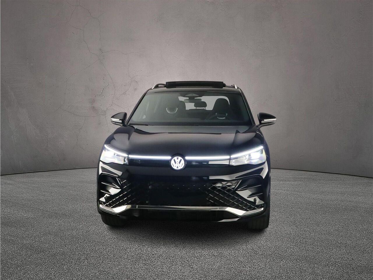 Volkswagen TIGUAN R-Line Edition 1.5 TSI eHybrid 272pk DSG Automaat Trekhaak, Panoaramadak, Adaptive cruise control, Achteruitrijcamera, LED koplampen, Elektrische achterklep