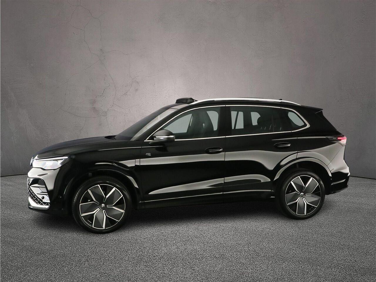 Volkswagen TIGUAN R-Line Edition 1.5 TSI eHybrid 272pk DSG Automaat Trekhaak, Panoaramadak, Adaptive cruise control, Achteruitrijcamera, LED koplampen, Elektrische achterklep