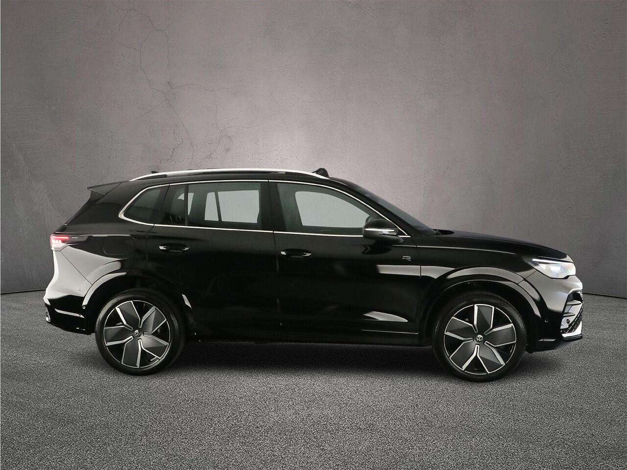 Volkswagen TIGUAN R-Line Edition 1.5 TSI eHybrid 272pk DSG Automaat Trekhaak, Panoaramadak, Adaptive cruise control, Achteruitrijcamera, LED koplampen, Elektrische achterklep