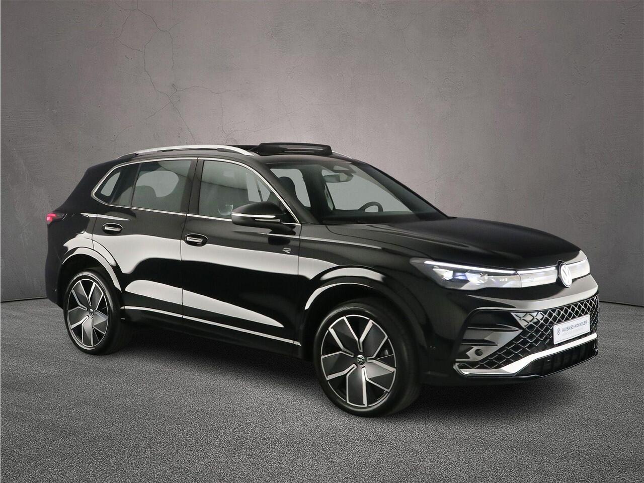 Volkswagen TIGUAN R-Line Edition 1.5 TSI eHybrid 272pk DSG Automaat Trekhaak, Panoramadak, Adaptive cruise control, Elektrische achterklep, Achteruitrijcamera