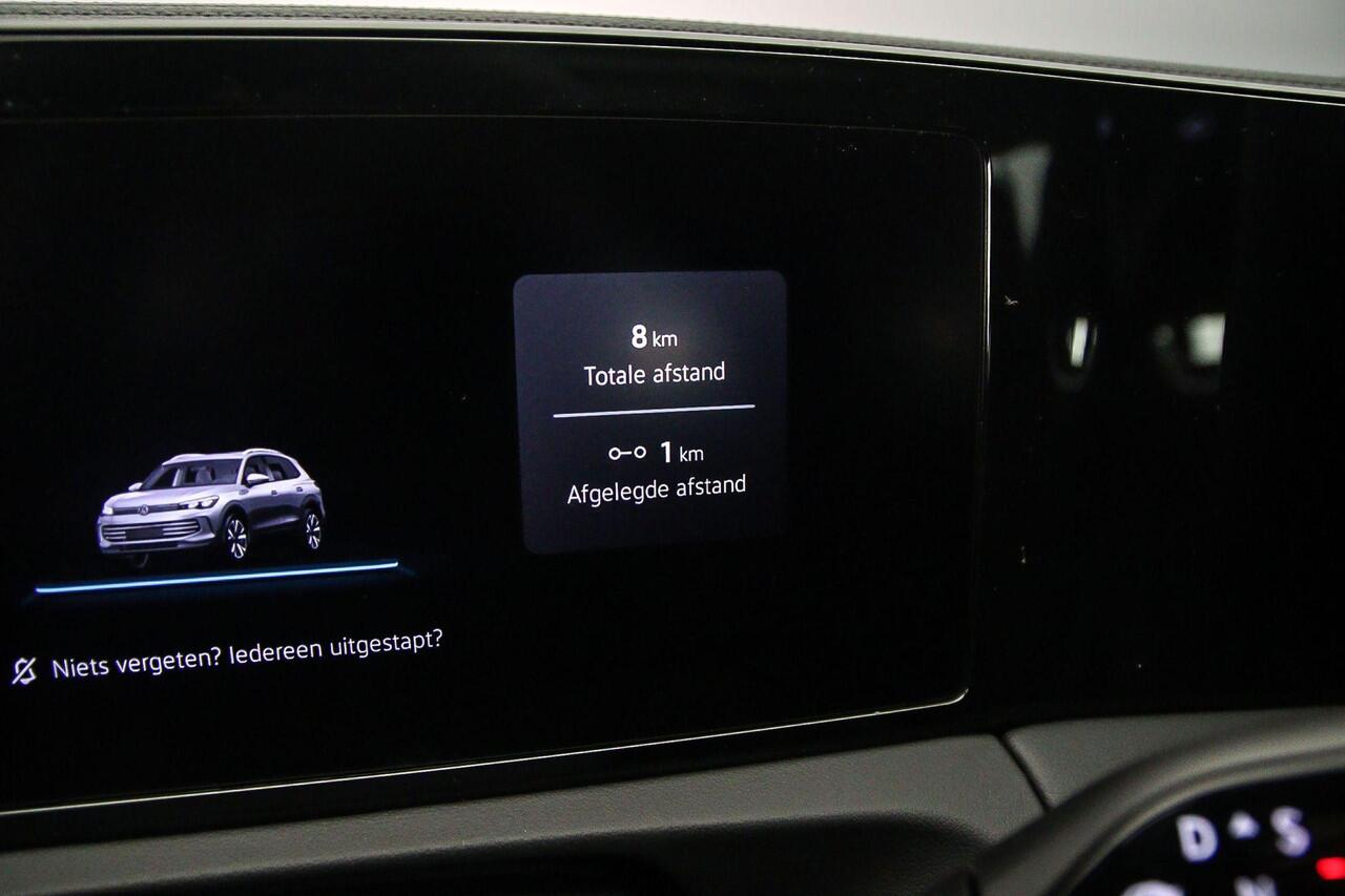 Volkswagen TIGUAN R-Line Edition 1.5 TSI eHybrid 272pk DSG Automaat Trekhaak, Panoramadak, Adaptive cruise control, Elektrische achterklep, Achteruitrijcamera