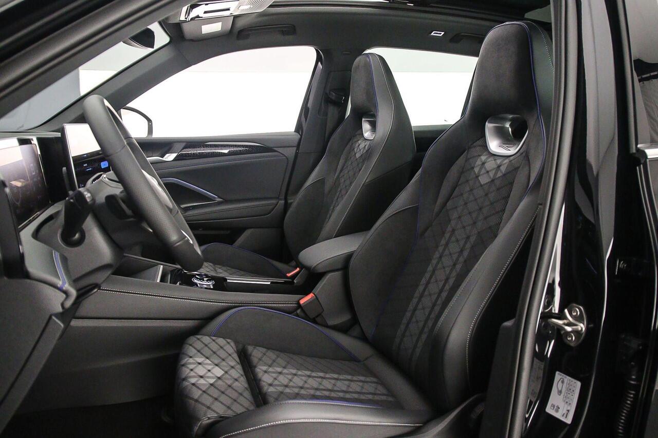 Volkswagen TIGUAN R-Line Edition 1.5 TSI eHybrid 272pk DSG Automaat Trekhaak, Panoramadak, Adaptive cruise control, Elektrische achterklep, Achteruitrijcamera