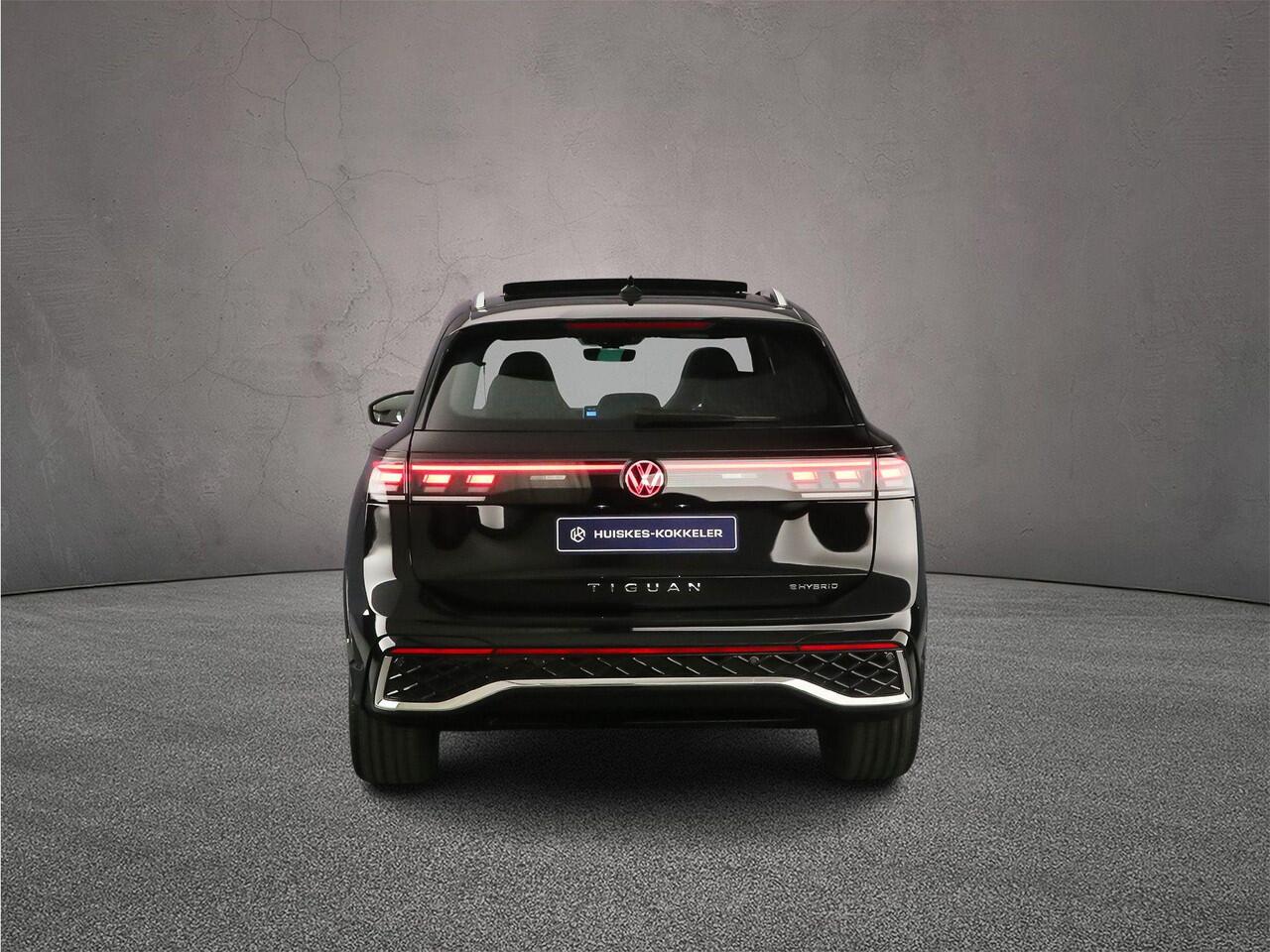 Volkswagen TIGUAN R-Line Edition 1.5 TSI eHybrid 272pk DSG Automaat Trekhaak, Panoramadak, Adaptive cruise control, Elektrische achterklep, Achteruitrijcamera