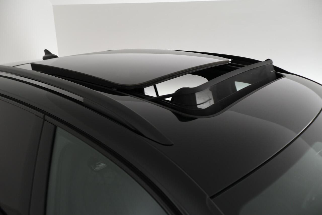 Volkswagen TIGUAN 1.5 272pk eHybrid R-Line Edition Black Style Trekhaak 360Camera Keyless Massage Virtual Cockpit Panoramadak Navigatie
