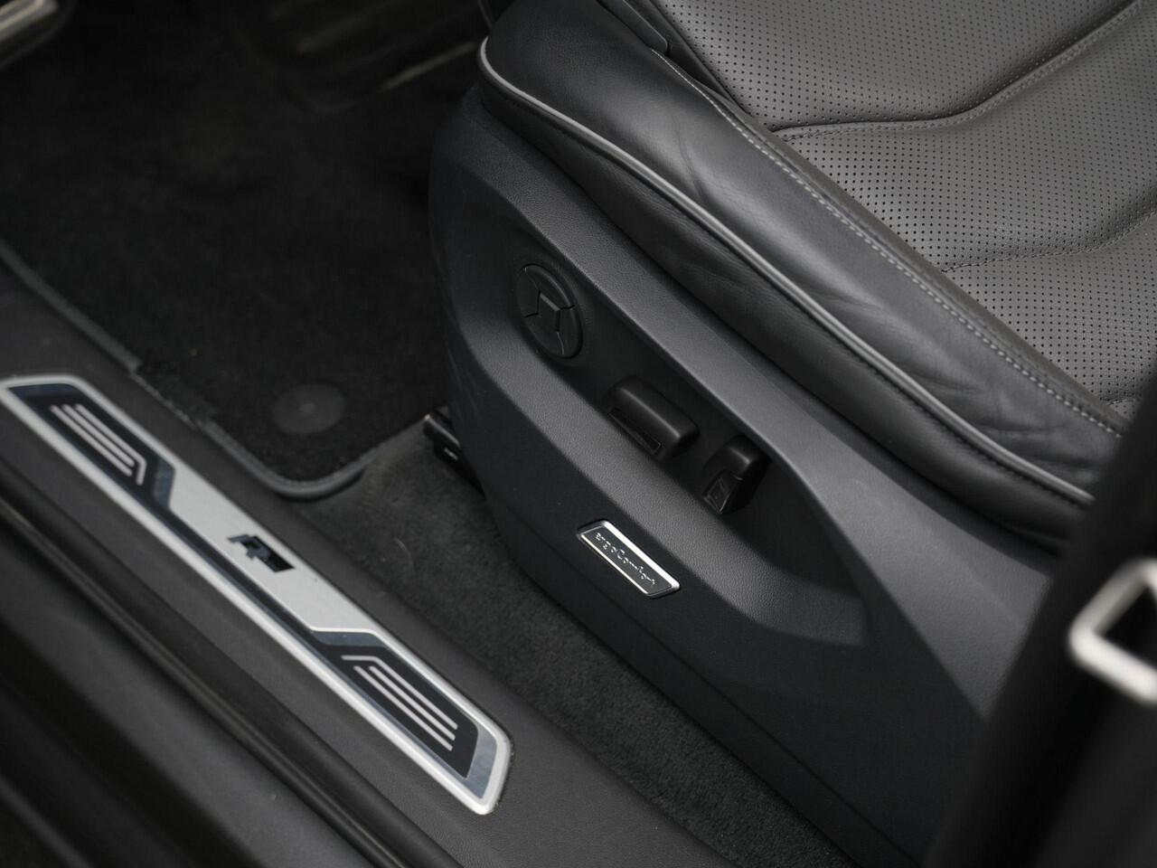 Volkswagen TOUAREG 3.0 TSI 340 pk tiptronic R-Line | Panoramadak | Trekhaak | Luchtvering | Savona leder | Geheugenstoelen | Head-up display | IQ Light | Dynaudio