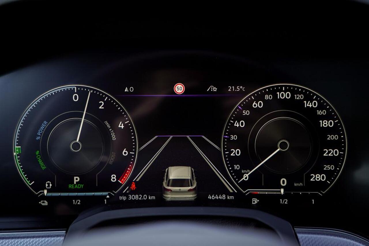 Volkswagen TOUAREG 3.0 TSi 4MOTION R / Pano / Luchtvering / Incl BTW / ACC