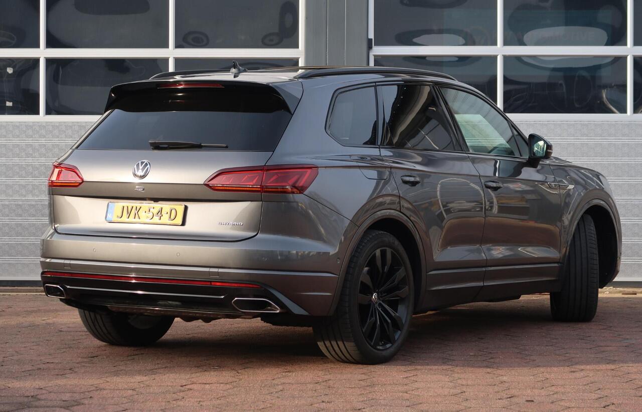 Volkswagen TOUAREG 3.0 TSi 4MOTION R PANO/ MASS/ DYN/ LUCHT/ TRKHK/ ACC/ KOEL/ STUURWVERW