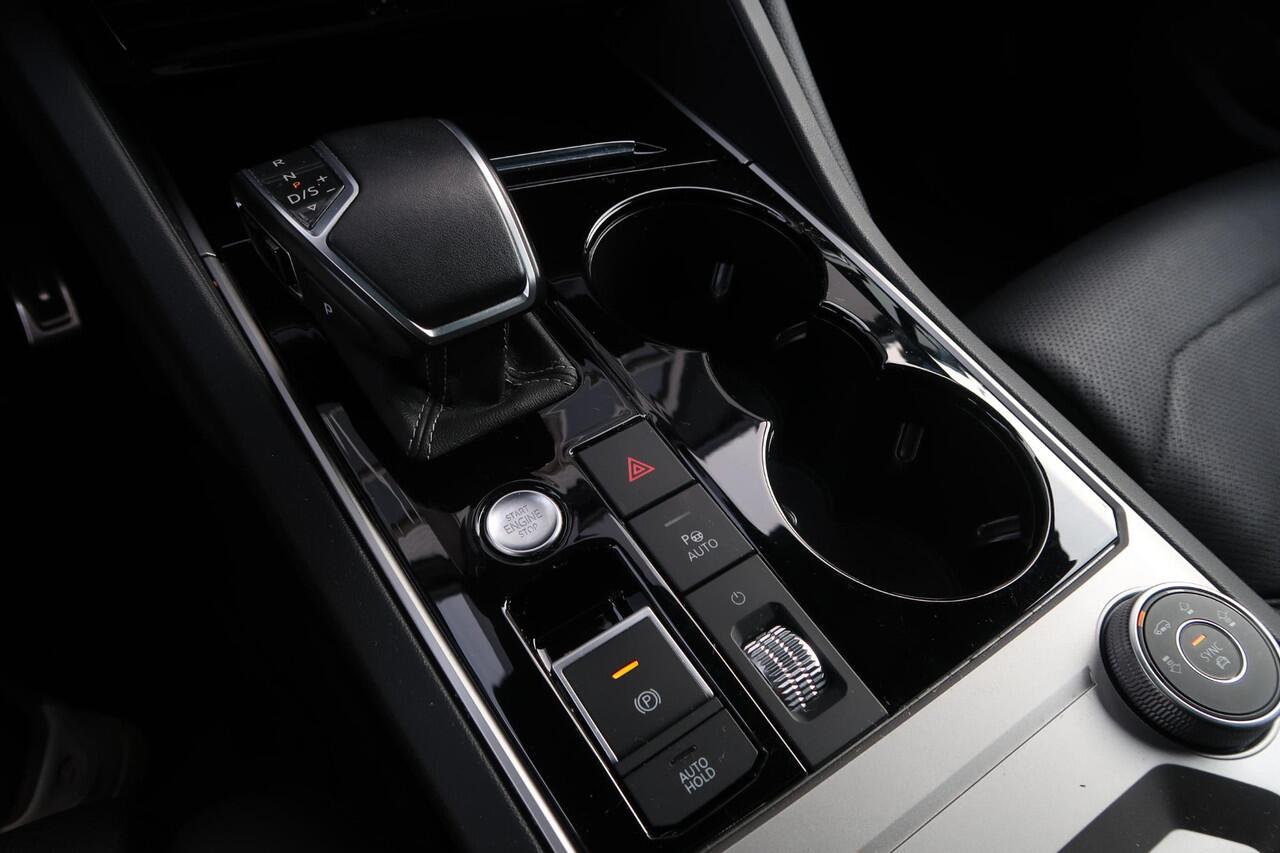 Volkswagen TOUAREG 3.0 TSi 4MOTION R PANO/ MASS/ DYN/ LUCHT/ TRKHK/ ACC/ KOEL/ STUURWVERW