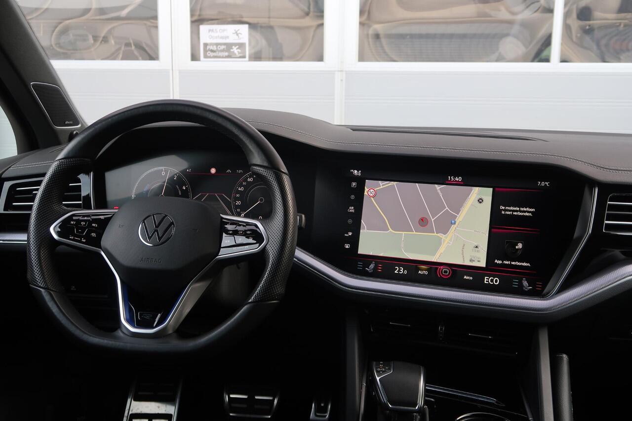 Volkswagen TOUAREG 3.0 TSi 4MOTION R PANO/ MASS/ DYN/ LUCHT/ TRKHK/ ACC/ KOEL/ STUURWVERW