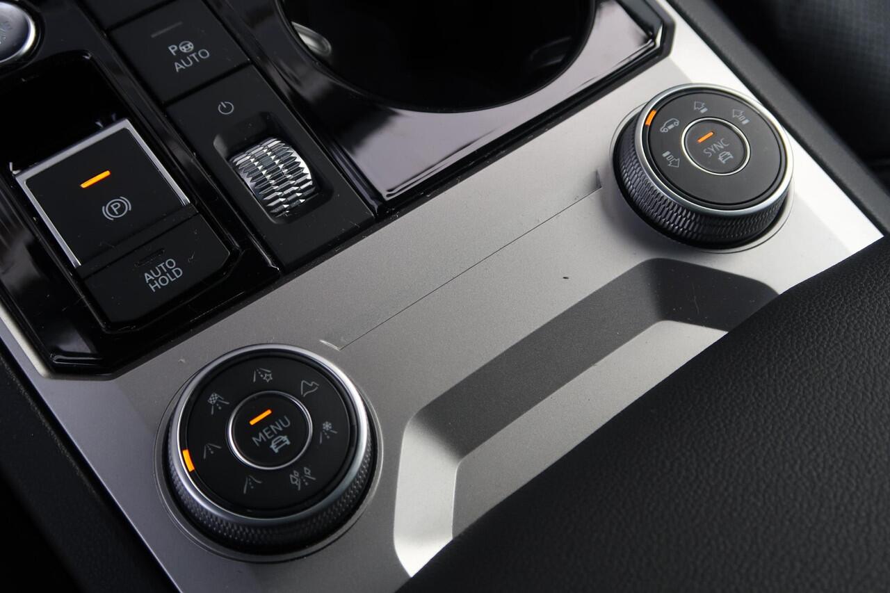 Volkswagen TOUAREG 3.0 TSi 4MOTION R PANO/ MASS/ DYN/ LUCHT/ TRKHK/ ACC/ KOEL/ STUURWVERW