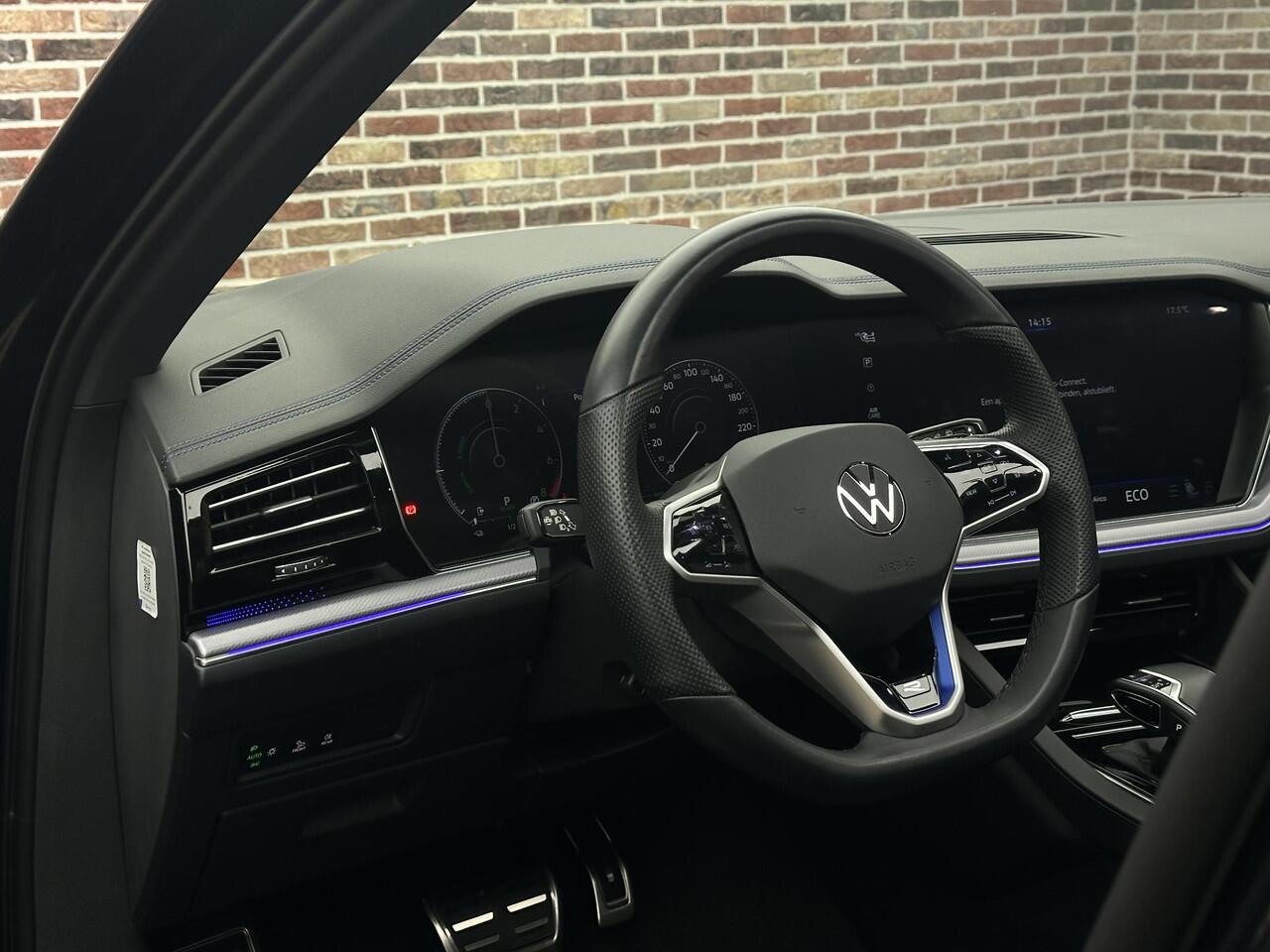 Volkswagen TOUAREG 3.0 TSi 4MOTION R HeadUp Panorama Luchtvering Memory Line