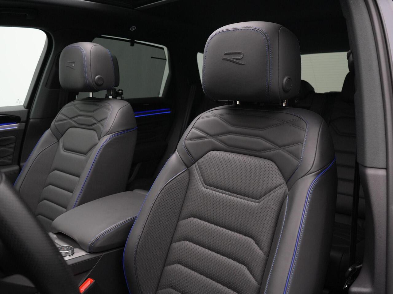 Volkswagen TOUAREG R 3.0 TSi 462 pk tiptronic eHybrid 4MOTION | Panoramadak | Trekhaak | Puglia leder | Head-up display | Stoelventilatie | Geheugenstoel
