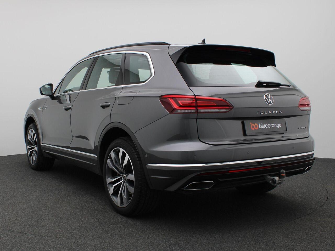 Volkswagen TOUAREG 3.0 TSi eHybrid 4MOTION Elegance 381PK DSG SOH 92%, Pano-Schuifdak, Luchtvering, Memorystoel, 360gr. Camera, Trekhaak, Voorruitverwarming, 21" Suzuka LM Velgen