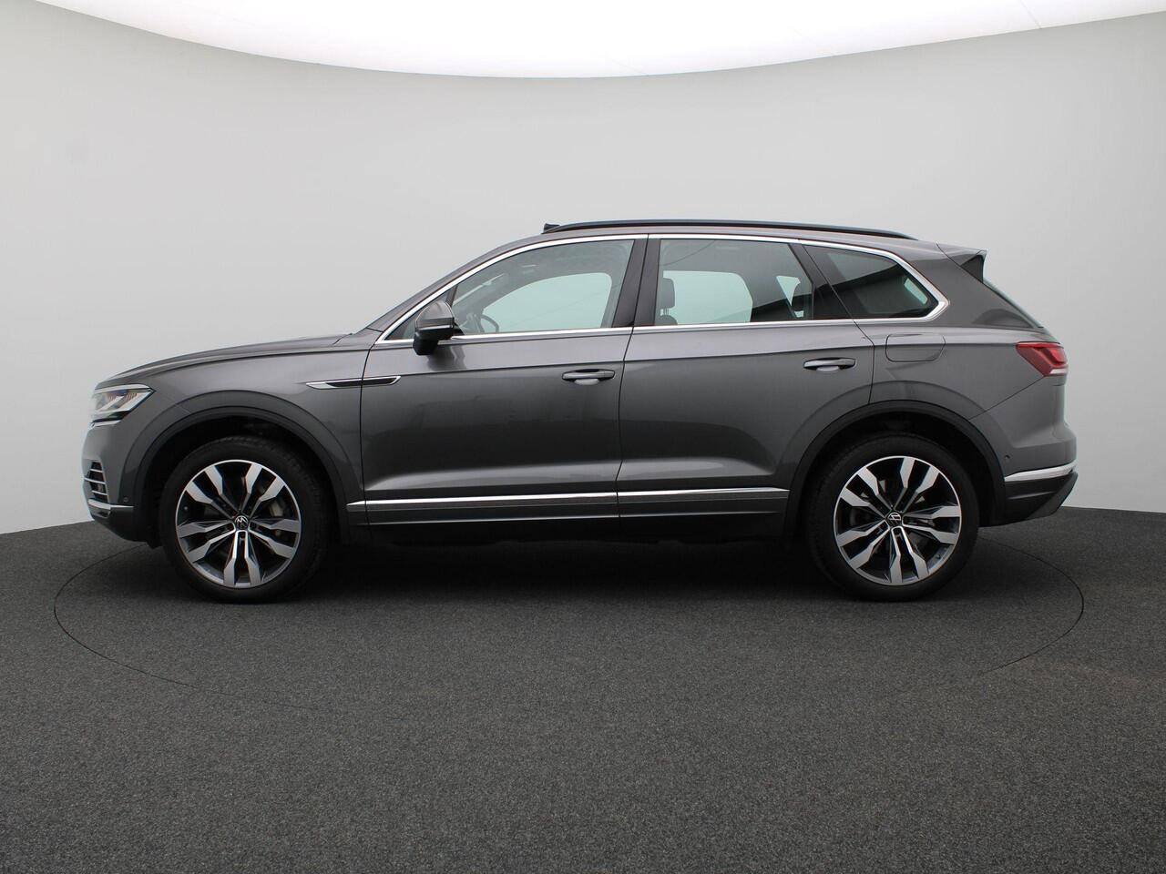 Volkswagen TOUAREG 3.0 TSi eHybrid 4MOTION Elegance 381PK DSG SOH 92%, Pano-Schuifdak, Luchtvering, Memorystoel, 360gr. Camera, Trekhaak, Voorruitverwarming, 21" Suzuka LM Velgen