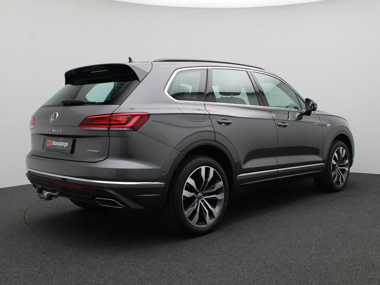 Volkswagen TOUAREG 3.0 TSi eHybrid 4MOTION Elegance 381PK DSG SOH 92%, Pano-Schuifdak, Luchtvering, Memorystoel, 360gr. Camera, Trekhaak, Voorruitverwarming, 21" Suzuka LM Velgen