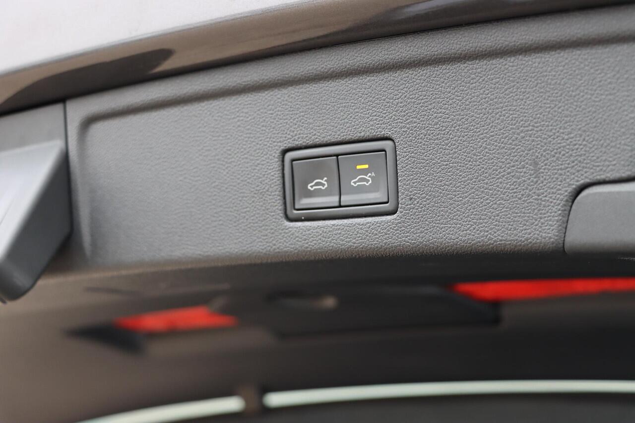 Volkswagen TOUAREG 3.0 TSI eHybrid 4Motion Elegance 380pk Tiptronic | Luchtvering | Pano | 360* camera