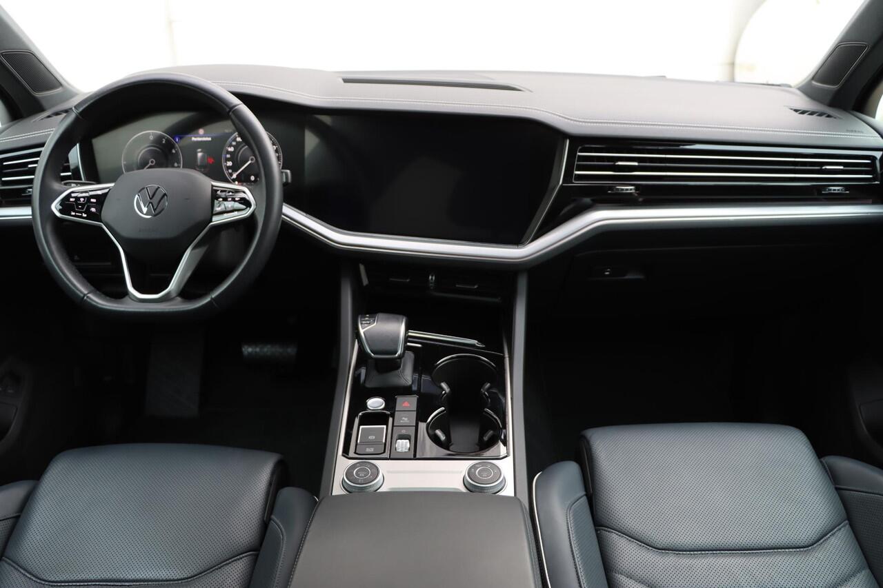 Volkswagen TOUAREG 3.0 TSI eHybrid 4Motion Elegance 380pk Tiptronic | Luchtvering | Pano | 360* camera