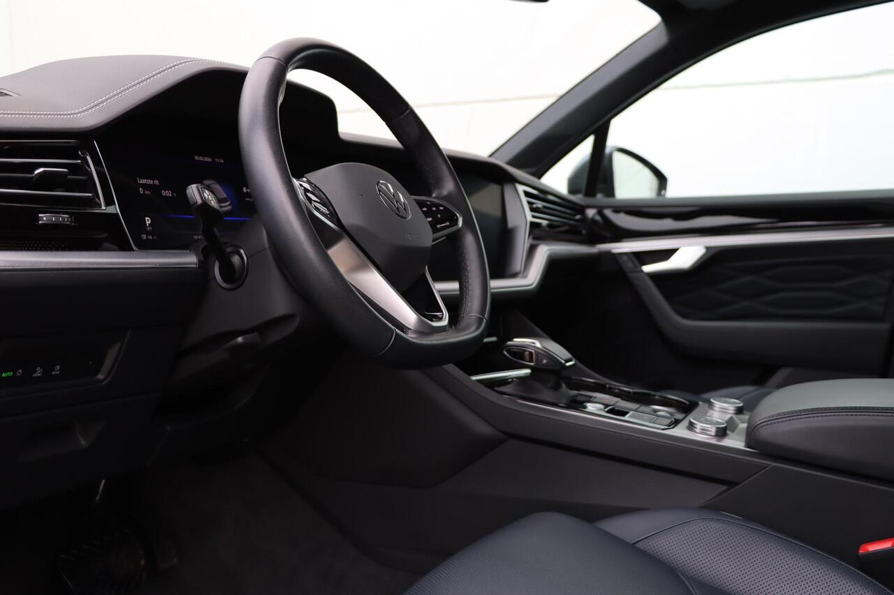 Volkswagen TOUAREG 3.0 TSI eHybrid 4Motion Elegance 380pk Tiptronic | Luchtvering | Pano | 360* camera