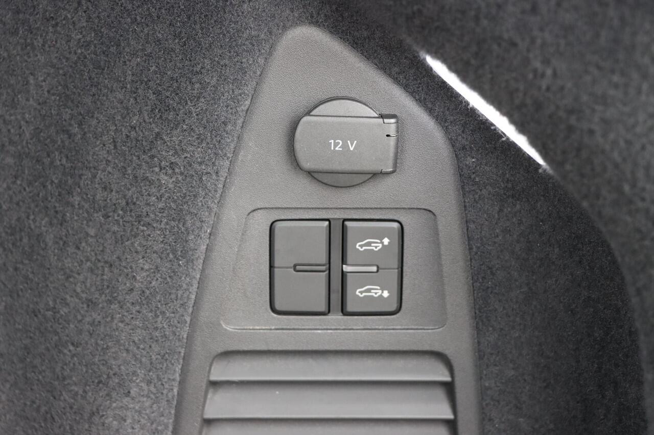 Volkswagen TOUAREG 3.0 TSI eHybrid 4Motion Elegance 380pk Tiptronic | Luchtvering | Pano | 360* camera