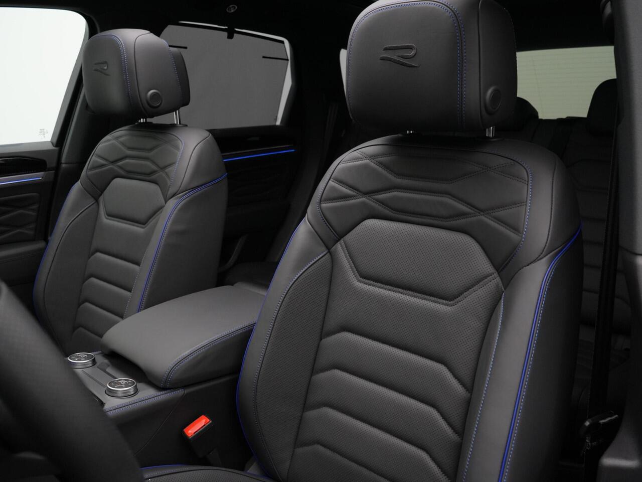 Volkswagen TOUAREG R 3.0 TSi 462 pk tiptronic eHybrid 4MOTION | Panoramadak | Trekhaak | Puglia Leder | Nachtzicht | Head-Up Display | Geheugenstoelen | Dynaudio