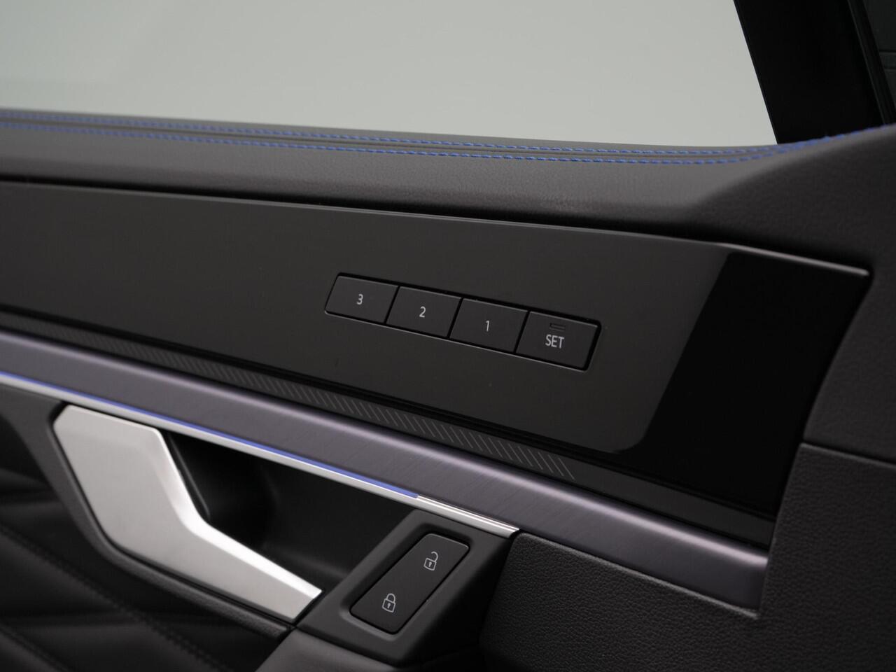 Volkswagen TOUAREG R 3.0 TSi 462 pk tiptronic eHybrid 4MOTION | Panoramadak | Trekhaak | Puglia Leder | Nachtzicht | Head-Up Display | Geheugenstoelen | Dynaudio