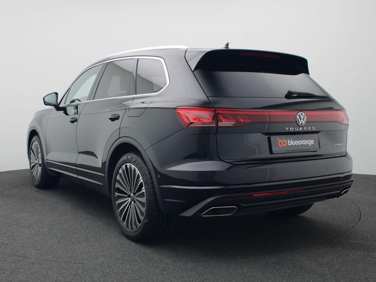 Volkswagen TOUAREG 3.0 TSi eHybrid 4MOTION Elegance 381PK DSG 360 gr. camera, head-up, leder, stoelventilatie, luchtvering, keyless, stoelverwarming&koeling, virtual pedal, alarm, 21'' lichtmetaal